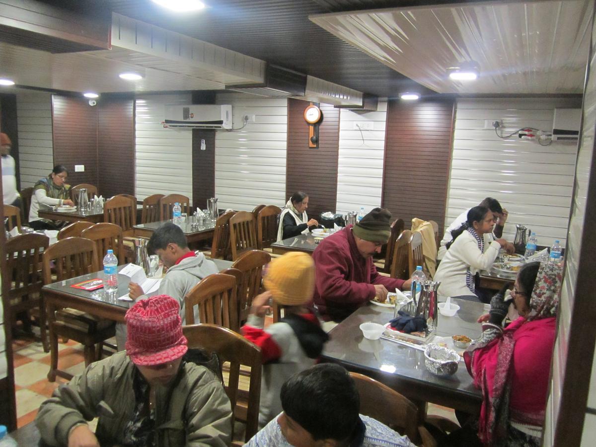 Hotel Akbar Sonāmarg エクステリア 写真