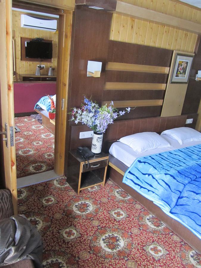 Hotel Akbar Sonāmarg エクステリア 写真